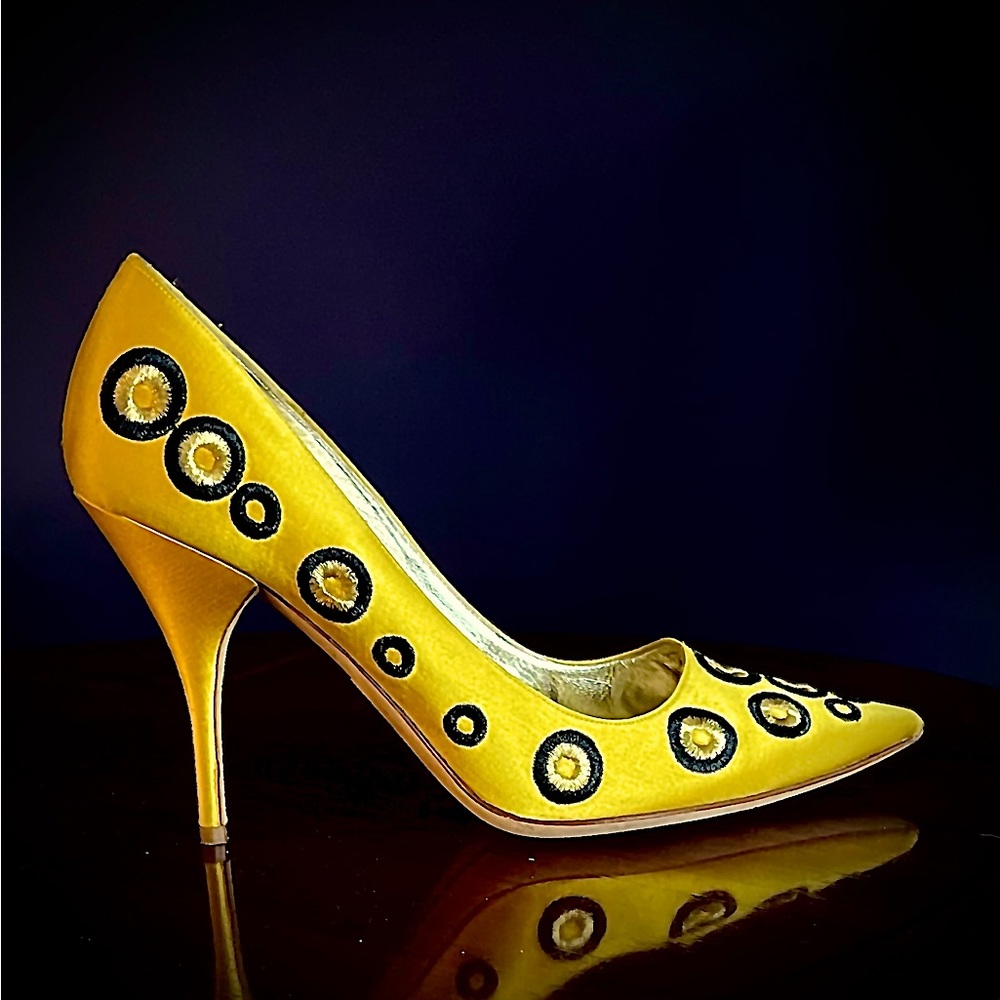 FABULOUS Mary Norton silk pumps!